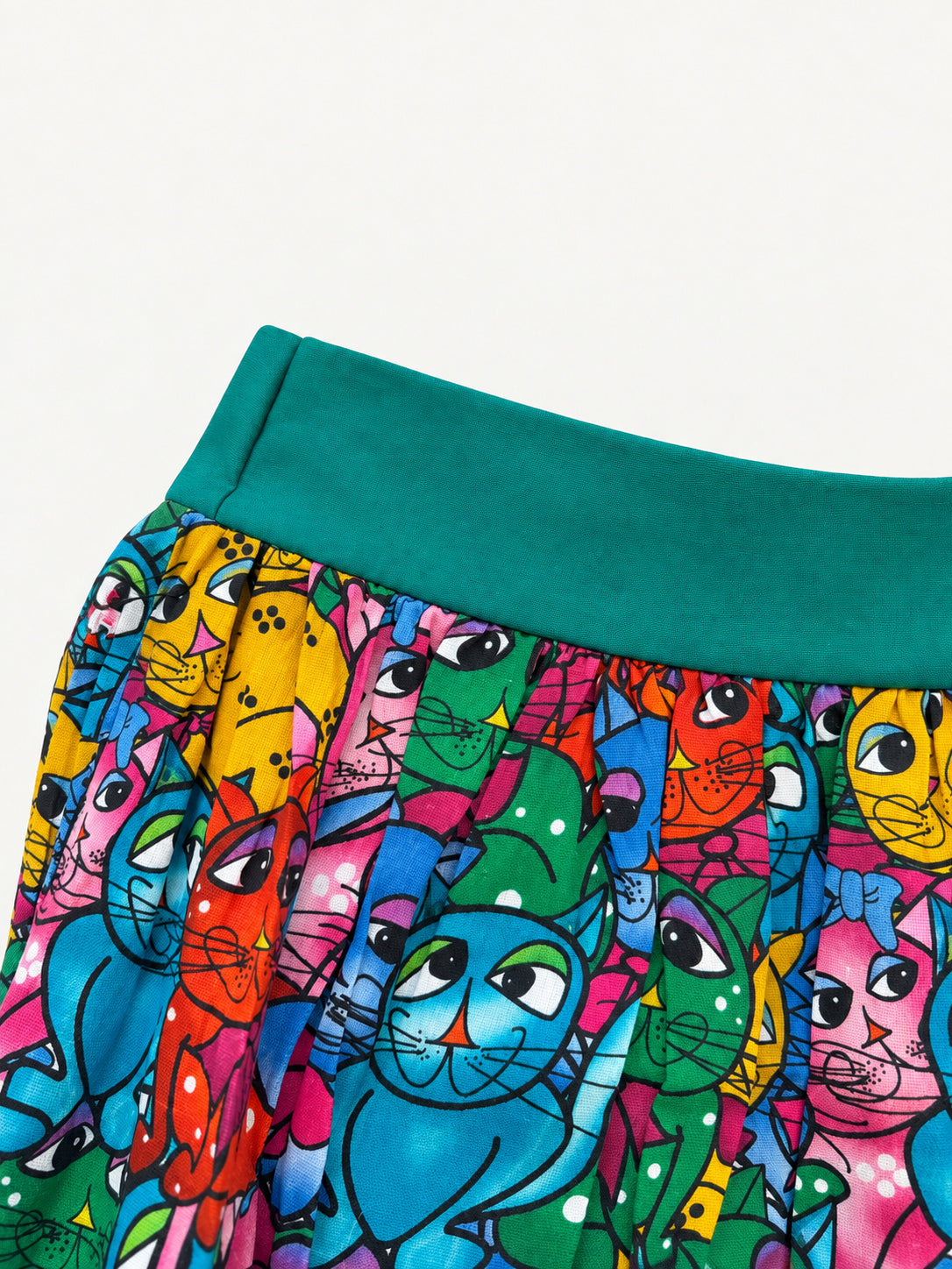 Colourful cat-print skirt with a turquoise waistband and wide turquoise hem
