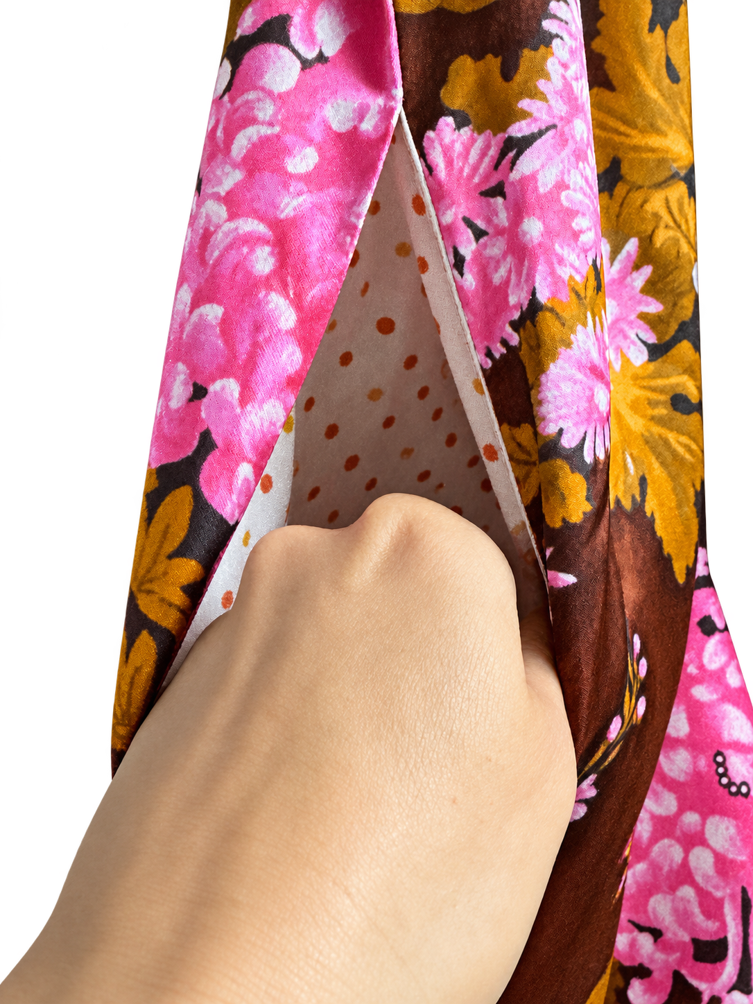 Pocket and dotted lining detail