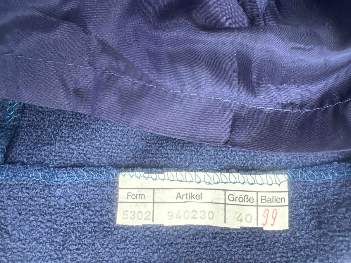 Original article and size 40 label