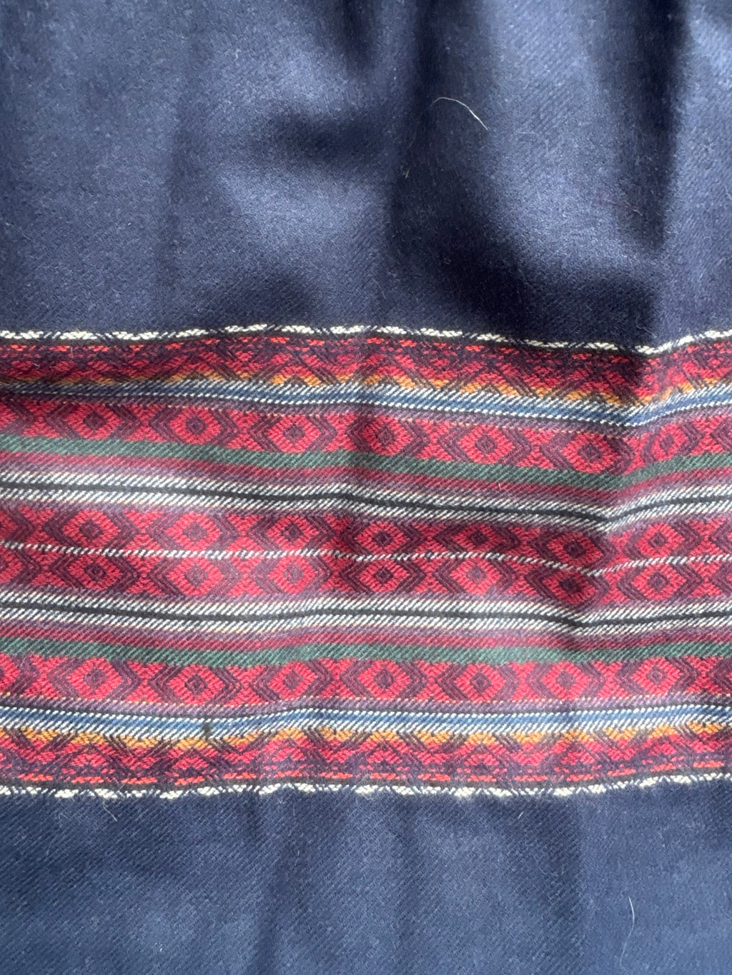 Original close-up of the geometric border and wool texture
