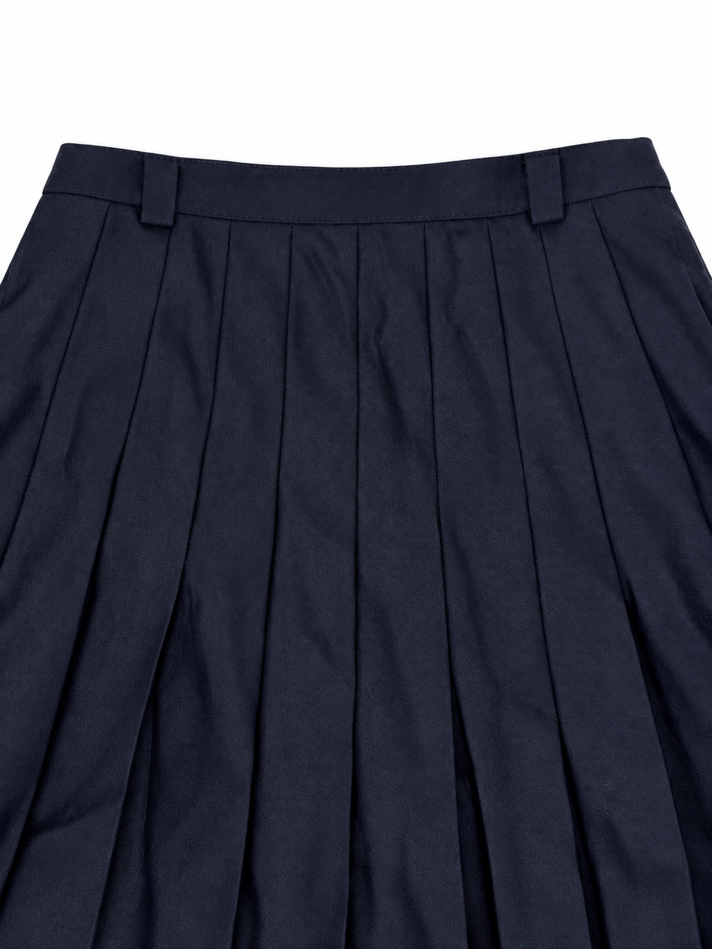 Waistband and pleats detail