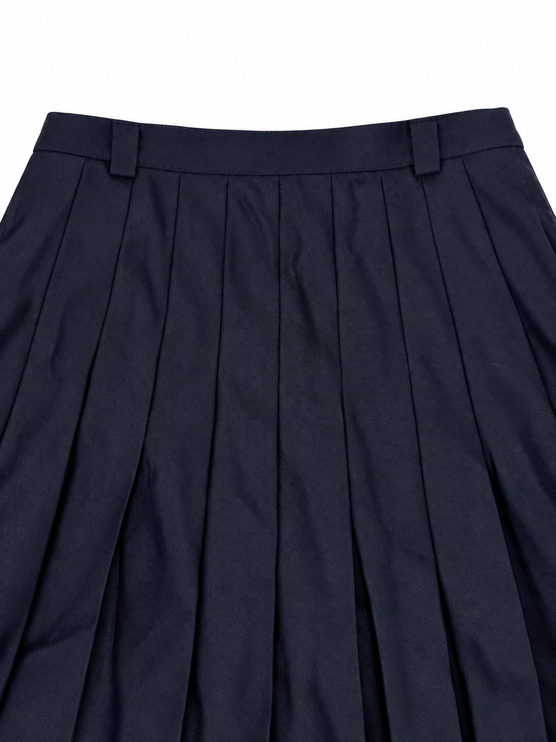 Waistband and pleats detail
