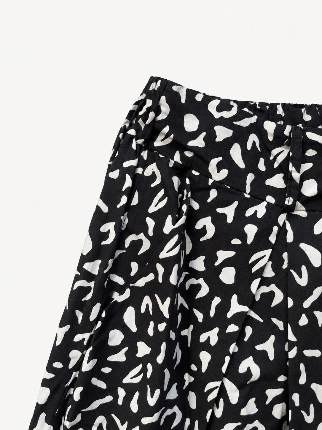 Black cotton skirt with an abstract white print