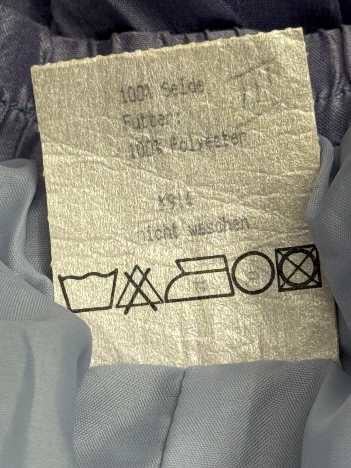 Original label stating 100% silk and 100% polyester lining